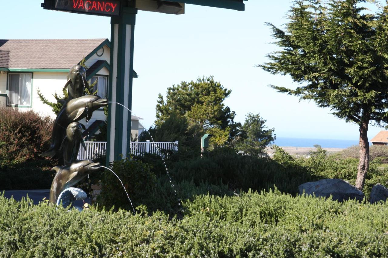 Emerald Dolphin Inn & Mini Golf Fort Bragg Exterior photo