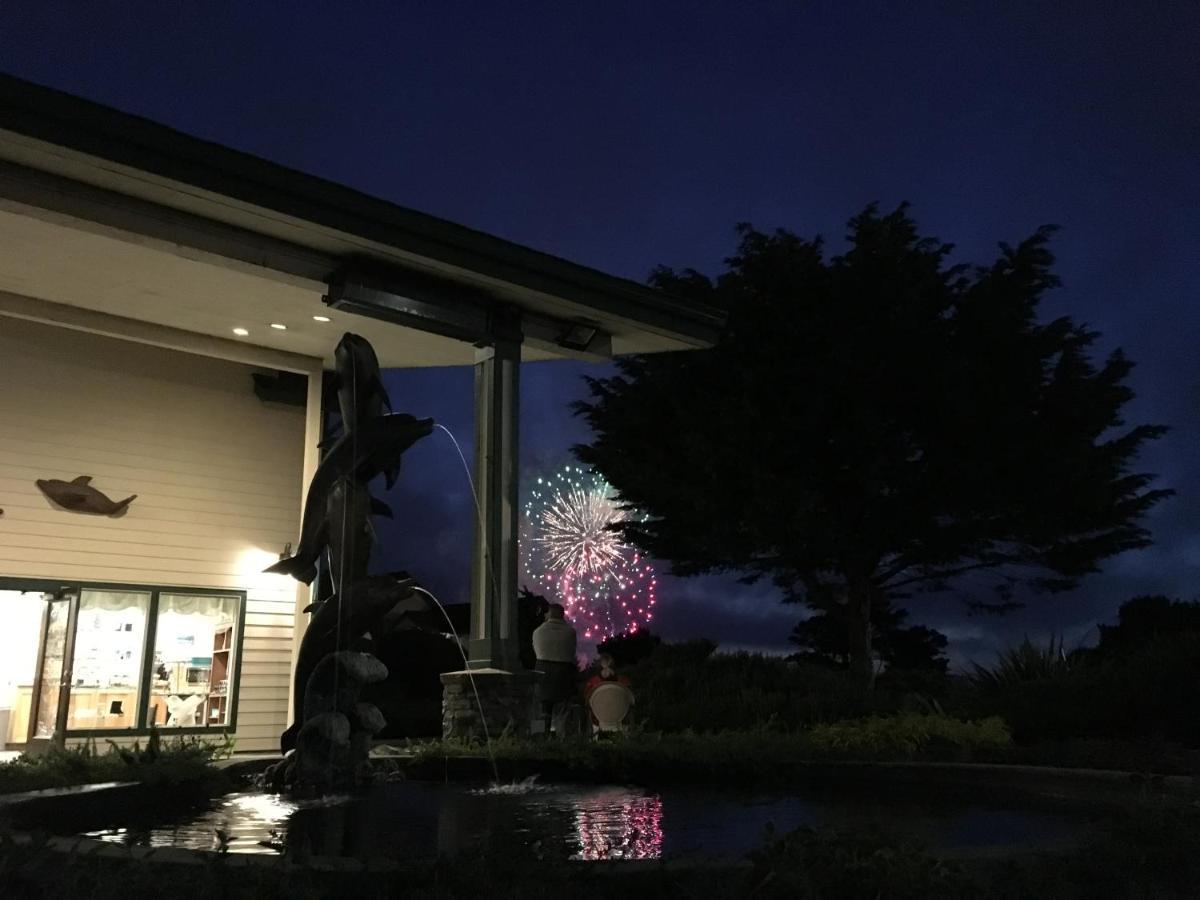 Emerald Dolphin Inn & Mini Golf Fort Bragg Exterior photo