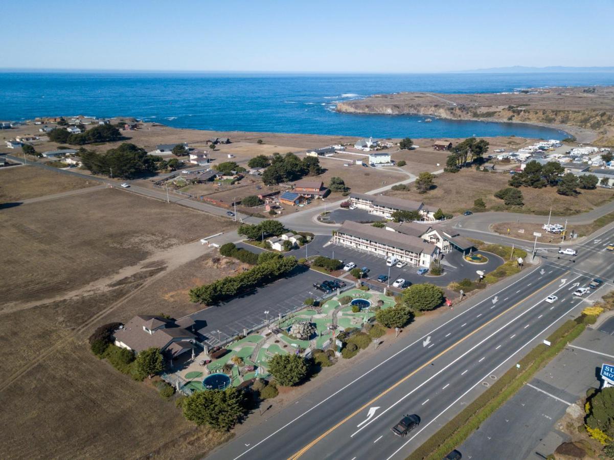 Emerald Dolphin Inn & Mini Golf Fort Bragg Exterior photo