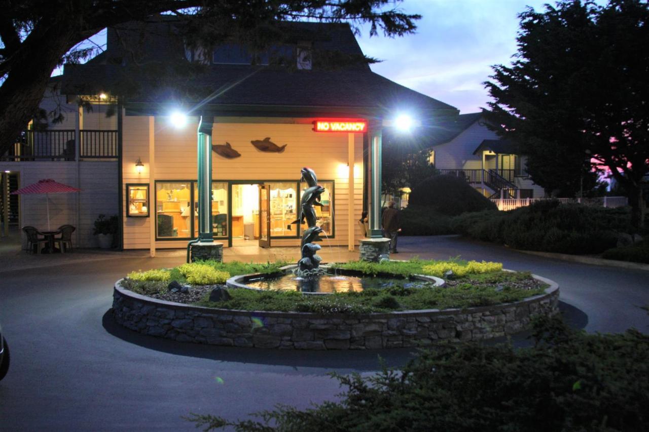 Emerald Dolphin Inn & Mini Golf Fort Bragg Exterior photo