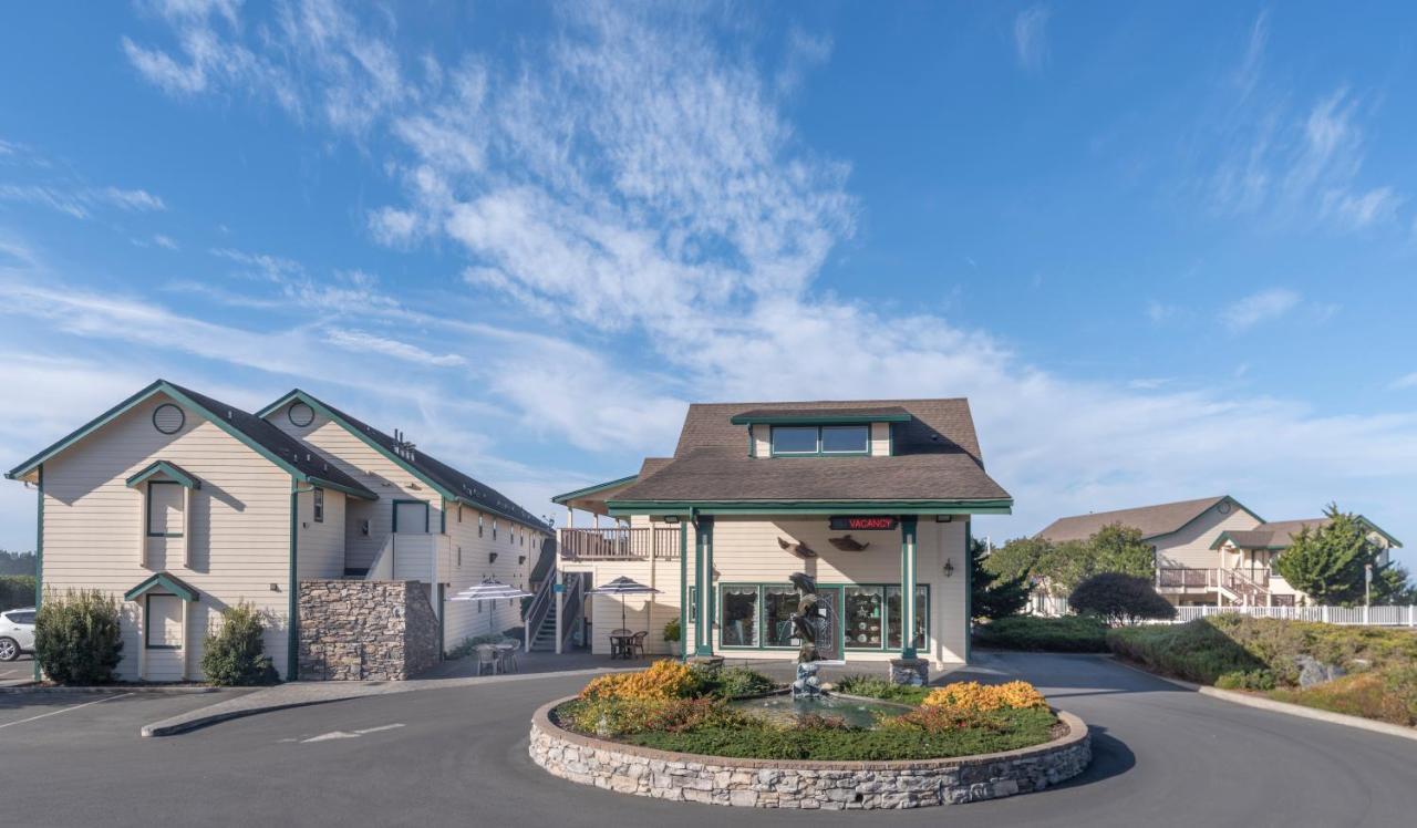 Emerald Dolphin Inn & Mini Golf Fort Bragg Exterior photo