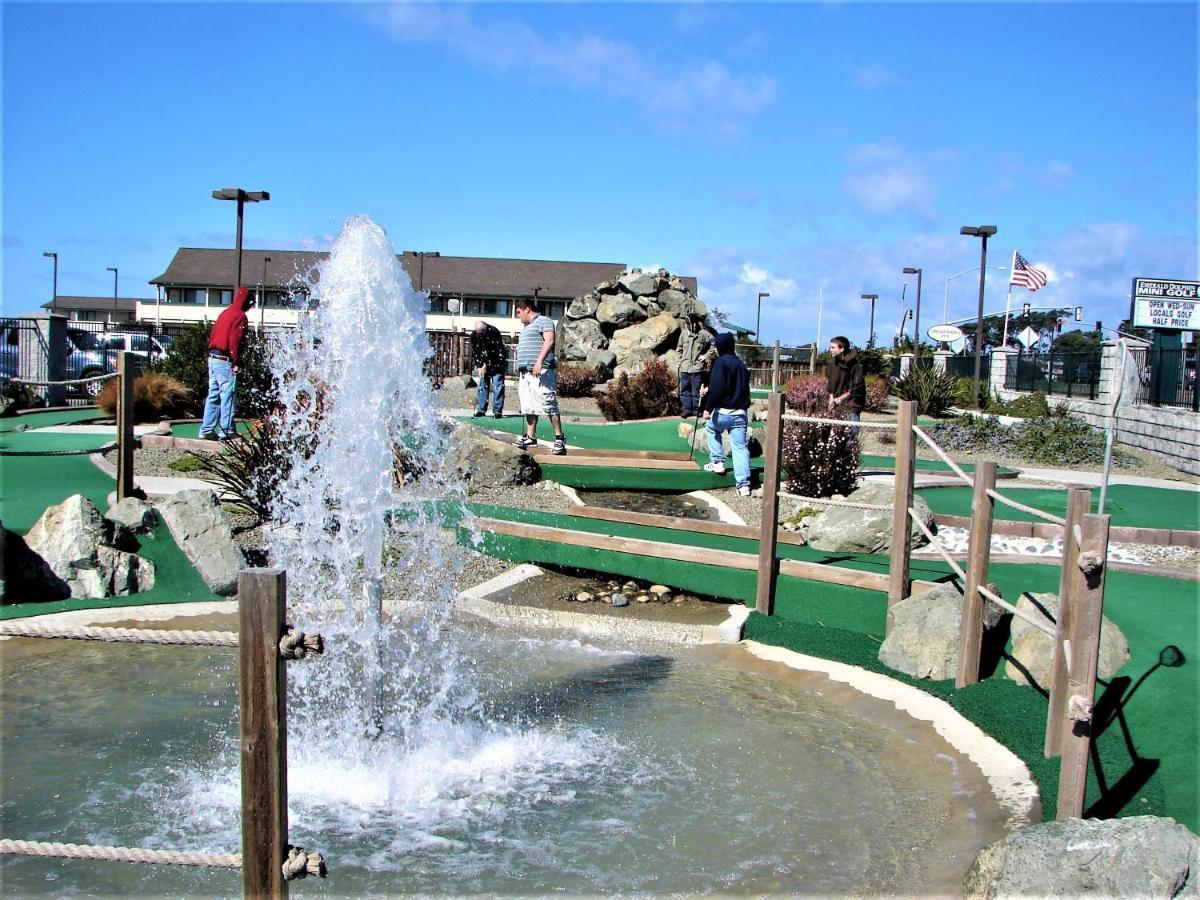 Emerald Dolphin Inn & Mini Golf Fort Bragg Exterior photo