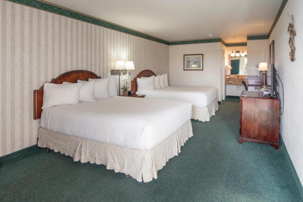 Emerald Dolphin Inn & Mini Golf Fort Bragg Exterior photo