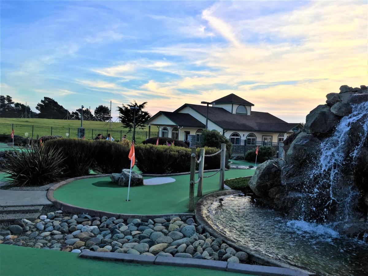 Emerald Dolphin Inn & Mini Golf Fort Bragg Exterior photo