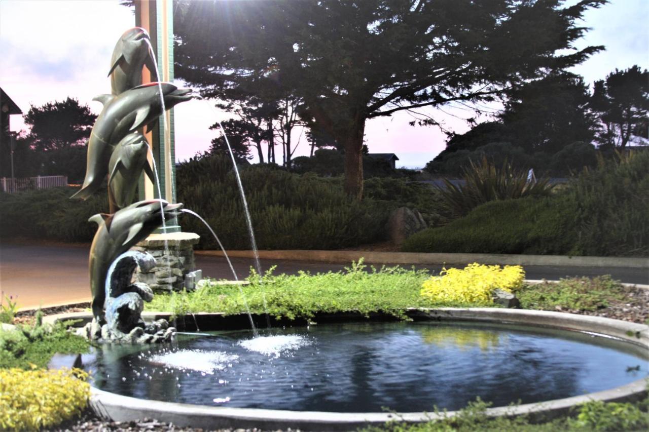 Emerald Dolphin Inn & Mini Golf Fort Bragg Exterior photo
