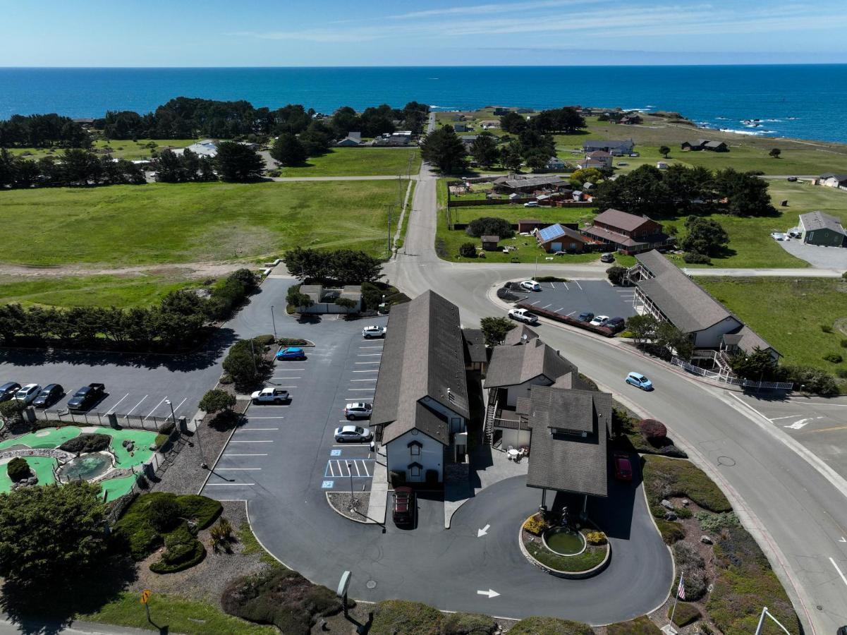 Emerald Dolphin Inn & Mini Golf Fort Bragg Exterior photo