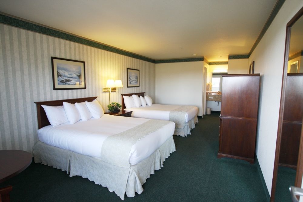 Emerald Dolphin Inn & Mini Golf Fort Bragg Exterior photo
