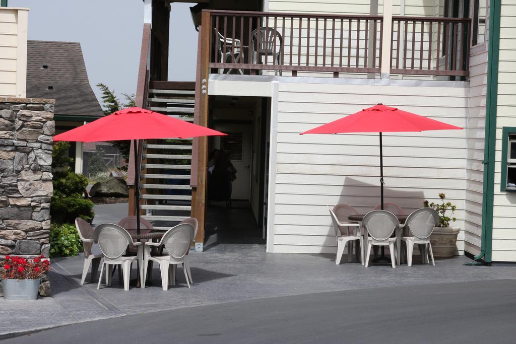 Emerald Dolphin Inn & Mini Golf Fort Bragg Exterior photo