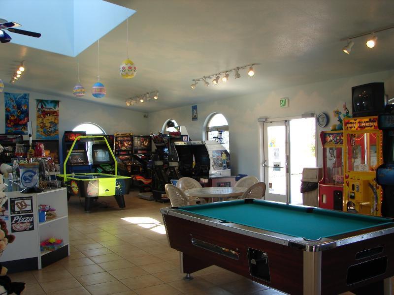 Emerald Dolphin Inn & Mini Golf Fort Bragg Exterior photo