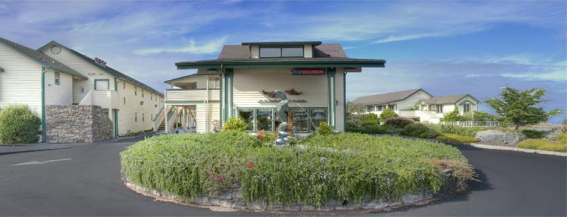 Emerald Dolphin Inn & Mini Golf Fort Bragg Exterior photo