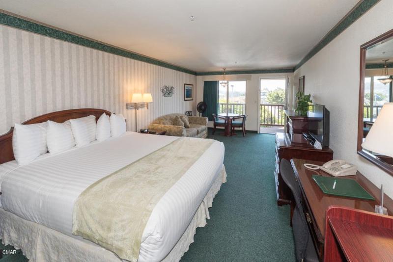 Emerald Dolphin Inn & Mini Golf Fort Bragg Exterior photo